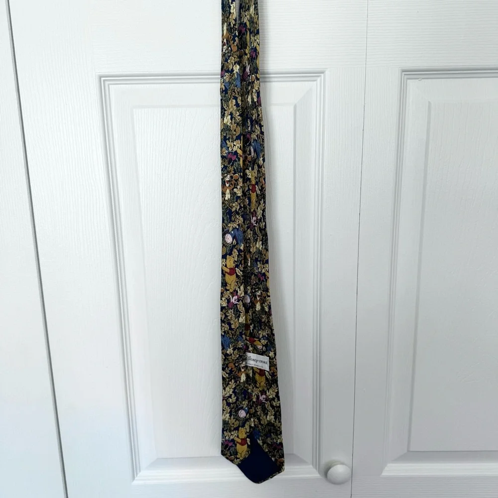 Disney Winnie the Pooh & Friends Fall Leaves Tie - Multicolor